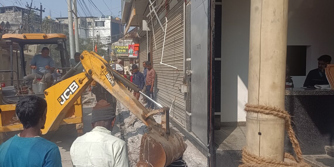রাঙ্গিরখাঁড়িতে প্রশাসনের উচ্ছেদ অভিযান, ভাঙ্গা পড়ল দোকানপাট