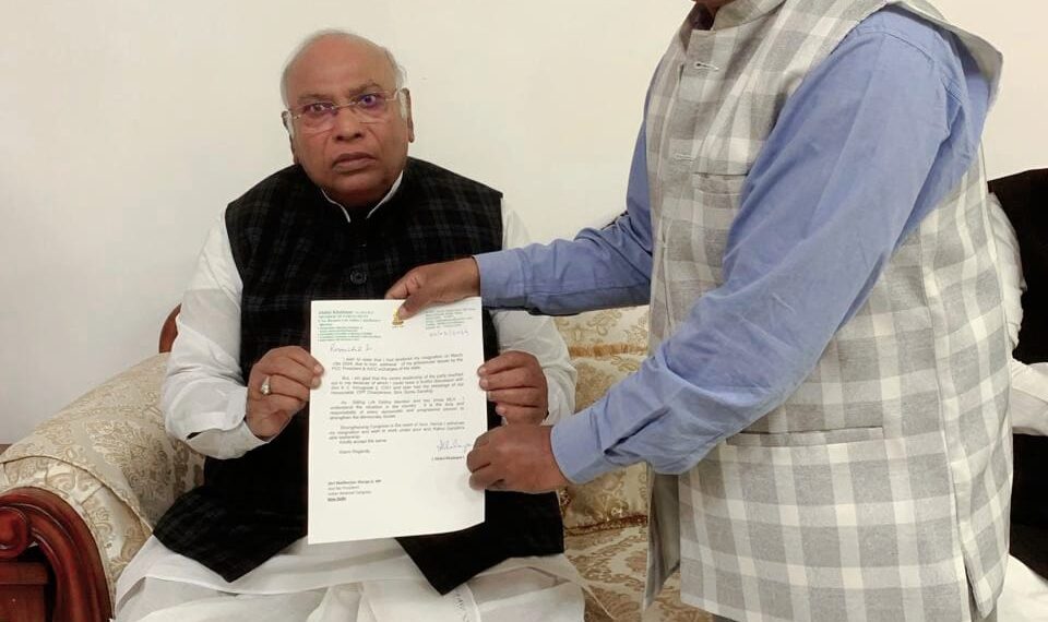 ব্যবধান পাঁচ দিনের, ইস্তফা প্রত্যাহার খালেকের