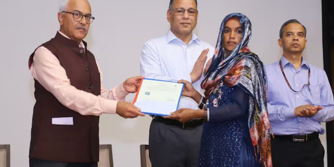 ভোট মরশুমে সিএএতে আবেদন করে নাগরিকত্ব পেলেন ১৪ জন