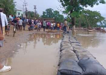 বেতুকান্দি গেট স্বস্তি দিলেও  আতঙ্ক ছড়াচ্ছে শিববাড়ি বাঁধ