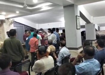 বাক-বিতন্ডার পর ডিএসএ-র জিবি সভা স্থগিত