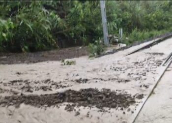 ভূমিঙ্খলন: অনির্দিষ্টকালের জন্য বন্ধ রেল চলাচল