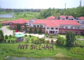 মানসিক অবসাদ! মা-বাবার উপস্থিতিতেই গলায় দড়ি দিয়ে আত্মহত্যা এনআইটি ছাত্রের