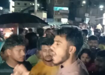 পরীক্ষার জন্য বানভাসিদের স্কুলে ঢুকতে মানা, শিলচরে উত্তেজনা, সড়ক অবরোধ