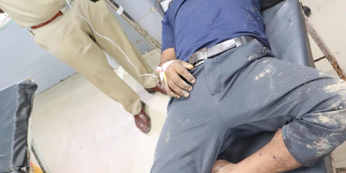 ফের এনকাউন্টার ! ভিনধর্মী যুবতীকে নিয়ে পালিয়ে পুলিশের গুলিতে আহত যুবক