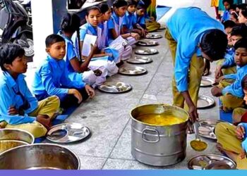 বরাদ্দ কম, “মিড ডে মিলে”- ডিম সংকট