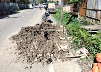 অনুমতি ছাড়া রাস্তা খুঁড়ে বিধায়কের তোপে পূর্ব ভারতী গ্যাস এজেন্সির কর্মকর্তারা