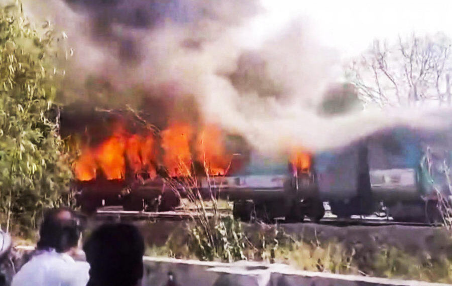 ফের ট্রেন দুর্ঘটনা, বিশাখাপত্তনমে কোরবা এক্সপ্রেসে আগুন