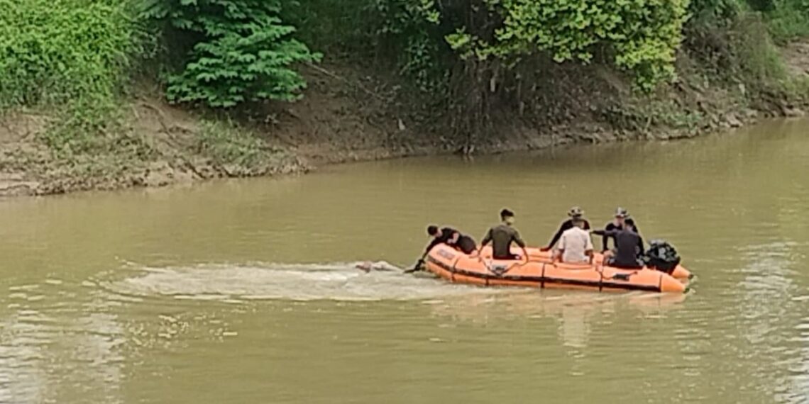 স্ত্রীকে বাঁচাতে গিয়ে নদীতে লাফ স্বামীর, চিরি নদীতে সলিল সমাধি উভয়ের