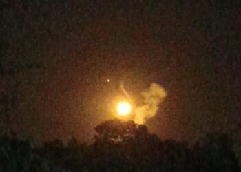 জিরিবামে বসতি এলাকায় গোলাগুলি