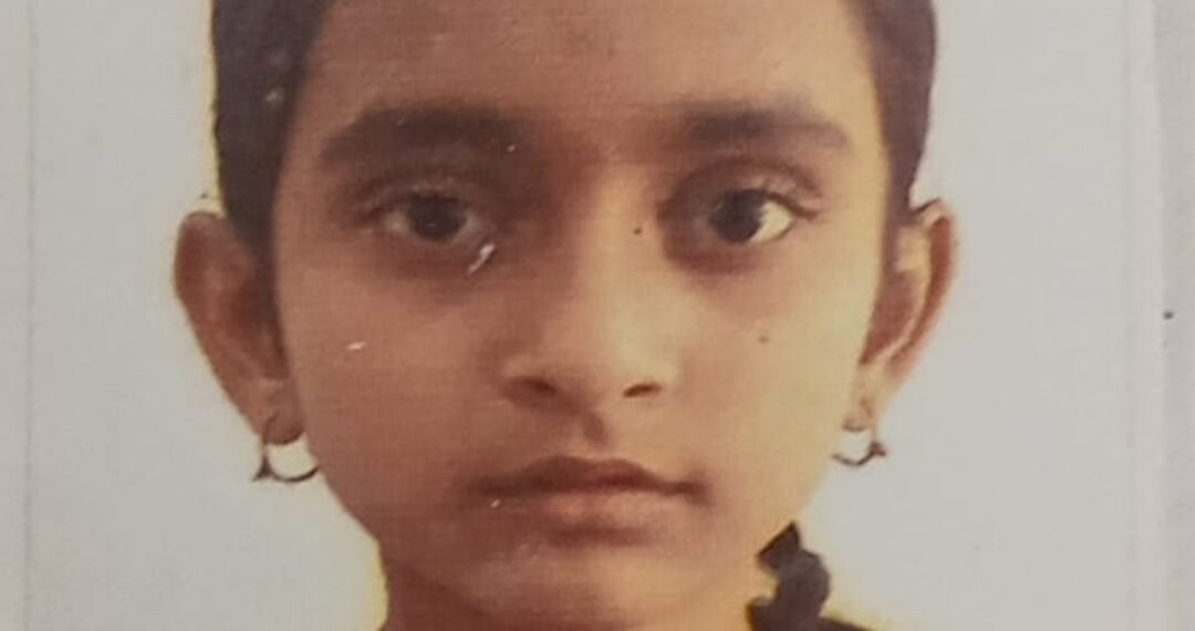 গুমড়ায় সিলিন্ডার বোজাই লরির ধাক্কায়  মৃত্যু স্কুল ছাত্রীর ,জখম ২