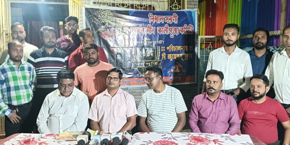 সুবর্ণ জয়ন্তীতে পাল কলোনীর কালীপুজোয় থিম শিশুদের মোবাইল আসক্তি