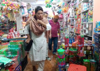 শব্দদানব নিয়ে শিলচরে বিক্রেতাদের চোর- পুলিশ খেলা