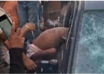 শিলচরে “হিট এন্ড রান”, চালককে গণধোলাই, গাড়ি ভাঙচুর, উত্তেজনা