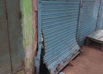 ফাটক বাজারে দোকানের শাটার ভেঙ্গে চুরি