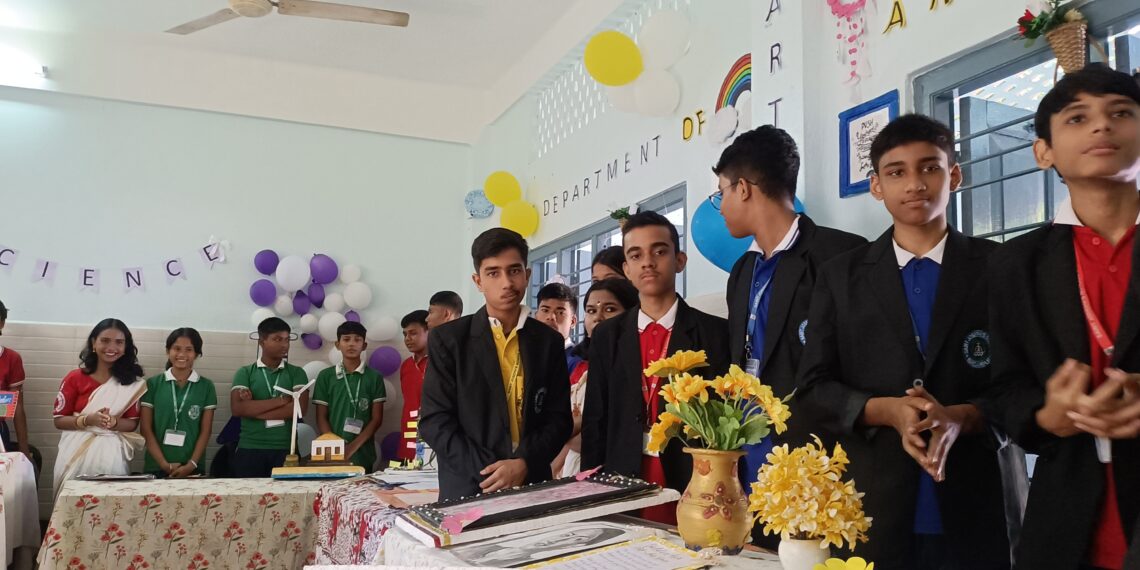 বদরপুর সেন্ট জোশেপ স্কুলে শিশু দিবসে প্রদর্শনী পড়ুয়াদের