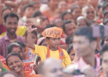 কংগ্রেস ডুবন্ত নৌকা, বোকারাই অর্থ দিয়ে ওই দলের টিকিট নিয়েছেন: হিমন্ত
