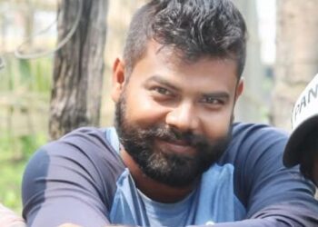 গলায় ফাঁস লাগিয়ে আত্মহত্যা এক  যুবকের