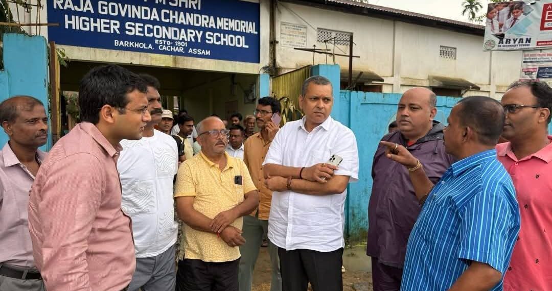 বিপদ সীমা ছাড়িয়ে ভয়ংকর বরাক কাছাড়ে জলবন্দি লক্ষাধিক লোক