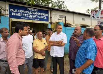 বিপদ সীমা ছাড়িয়ে ভয়ংকর  বরাক  কাছাড়ে জলবন্দি লক্ষাধিক লোক