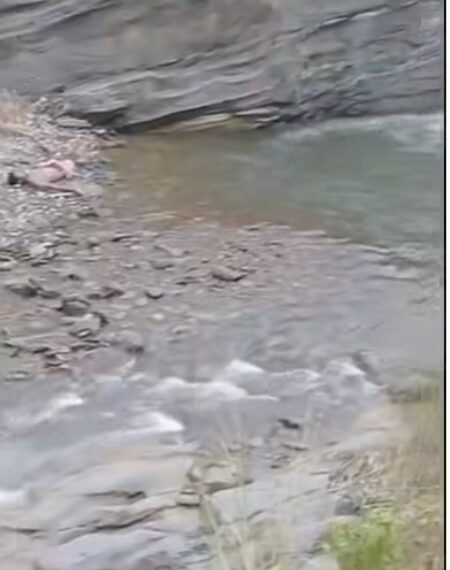 পিকনিকে গিয়ে মধুরায় সলীল সমাধি দুই যুবকের