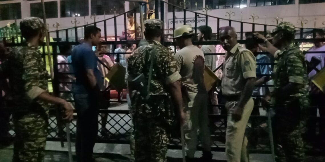 শিলচরে নিগমের ফরমানে সন্ধ্যা ৬টায় বন্ধ বিসর্জনঘাটের গেট, উত্তেজনা