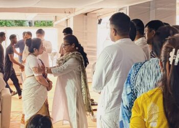 জুবিনের বাড়িতে সুস্মিতা, গরিমাকে সমবেদনা