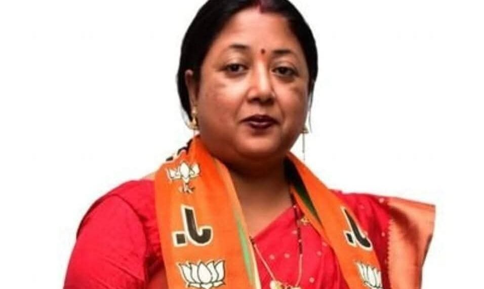 বিজেপি নেত্রী মূন স্বর্ণকারের তপশিলি জাতির শংসাপত্র  বাতিলের সুপারিশ স্ক্রুটিনি কমিটির