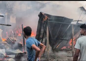 মাইবাঙে বিধ্বংসী অগ্নিকাণ্ড, ছাই একাধিক দোকান